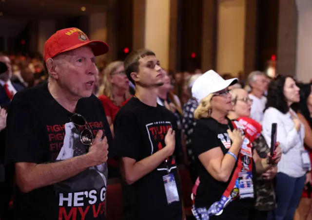 Rallygoers recite pledge of allegiance