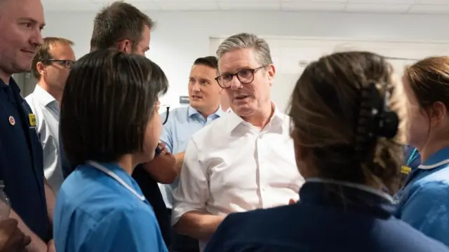 Starmer speaks to doctors and nurses