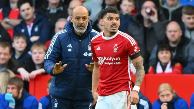 Nuno Espirito Santo and Morgan Gibbs-White talk on the touchline of the City Ground.