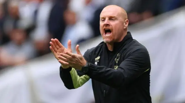 Manager Sean Dyche applauds his Everton players