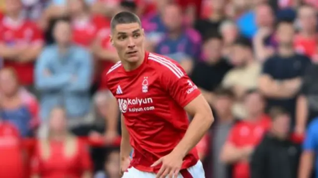 Nikola Milenkovic looks for a team-mate while playing for Nottingham Forest