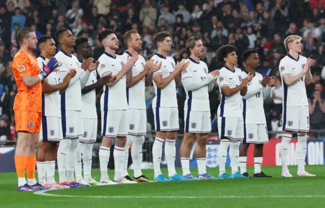 England players applaud in tribute to Sven-Goran Eriksson