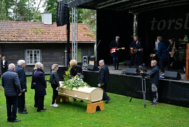 Guests form a line by Eriksson's coffin to bid farewell