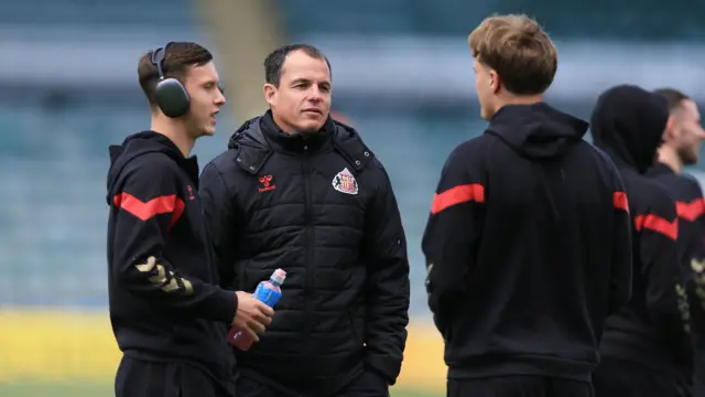 Régis Le Bris talking to players before kick off