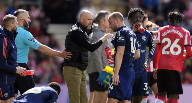 Erik ten Hag speaking with Christian Eriksen