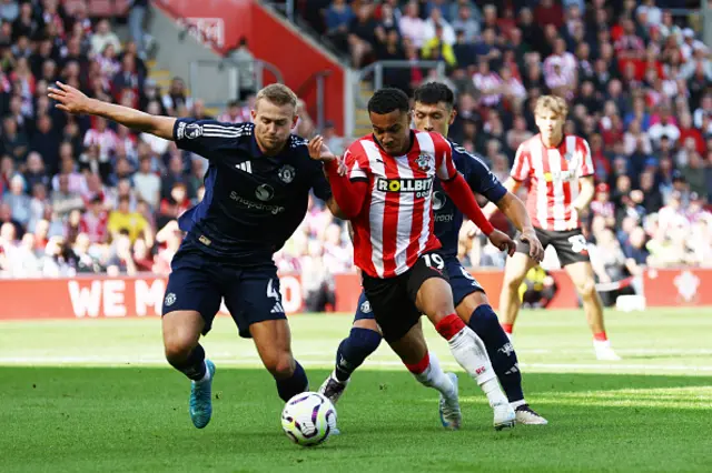 Cameron Archer(R) of Southampton and Matthijs de Light