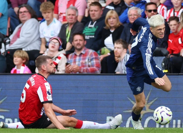 Jack Stephens fouls Manchester United's Alejandro Garnacho