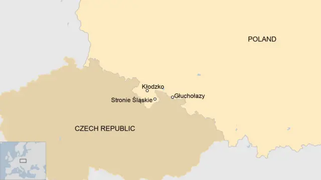 Map showing the border between Czech Republic and Poland. Three small circles near the border are the Polish towns of Kłodzko, Stronie Śląskie, and Głuchołazy.