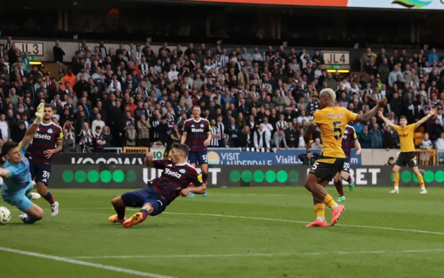 Mario Lemina scores