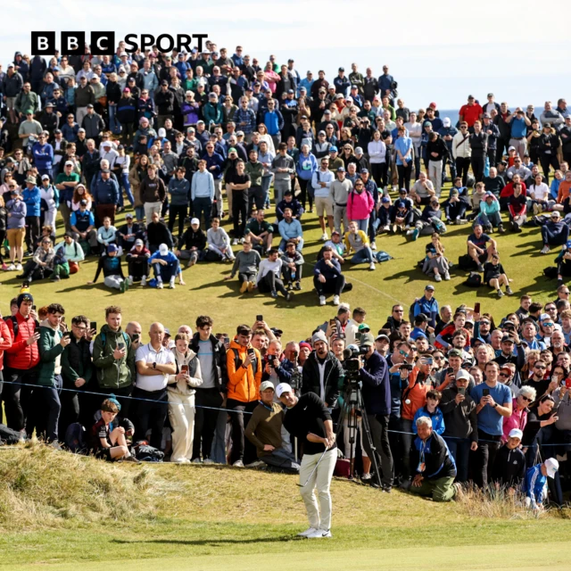 Rory McIlroy chips on to the 7th green