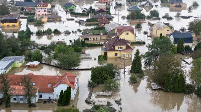 Europe floods: Hundreds of troops deployed in Poland as heavy rain hits Italy