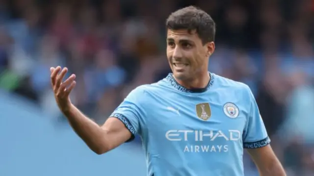 Rodri signals to a Manchester City team-mate