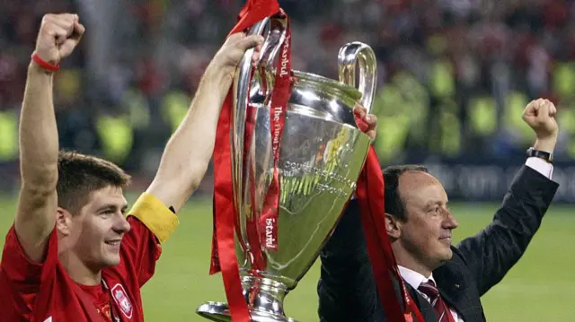 Steven Gerrard and Rafael Benitez lifting the Champions League trophy in 2005