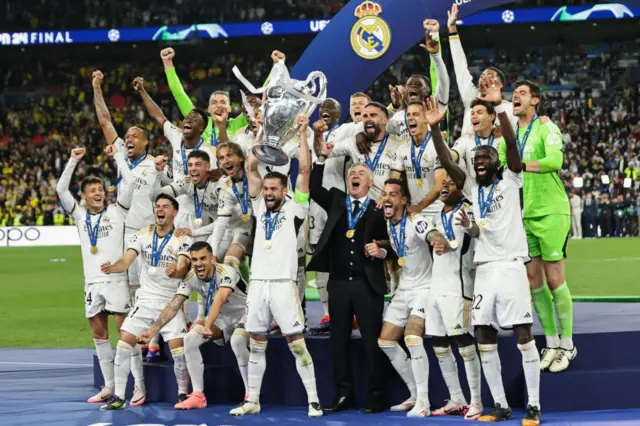 Real Madrid trophy lift