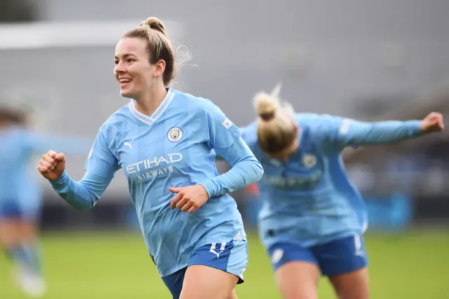 Lauren Hemp playing for man city