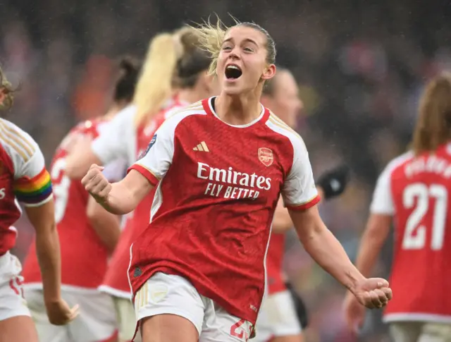 Alessia Russo celebrates for Arsenal