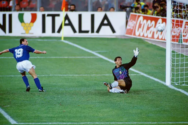 Toto Schillaci and goalkeeper Sergio Goycoechea