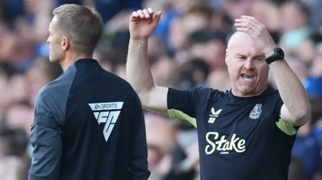 Sean Dyche throws his arms up