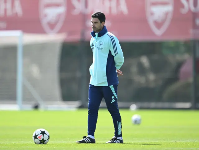 Arteta stands with his hands behind his back during training