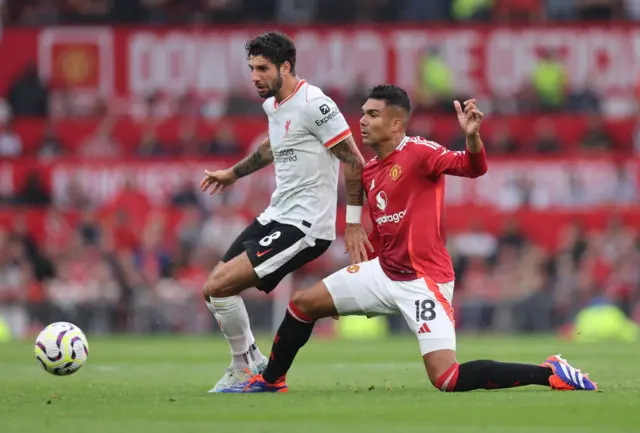 Dominik Szoboszklai of Liverpool and Casemiro of Manchester United