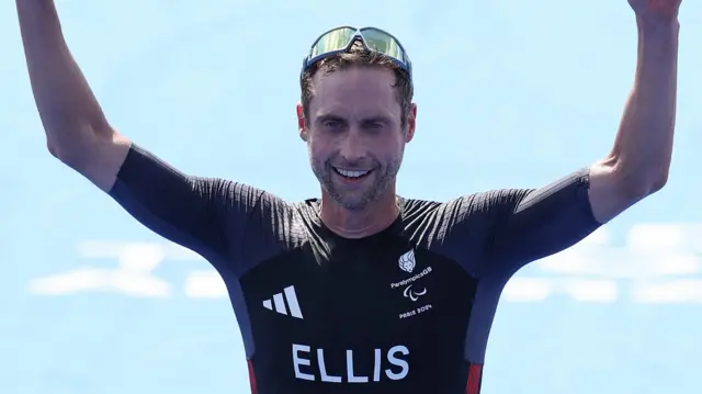 Dave Ellis celebrates winning gold