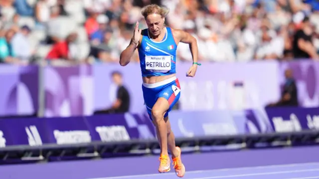 Valentina Petrillo runs in Paris