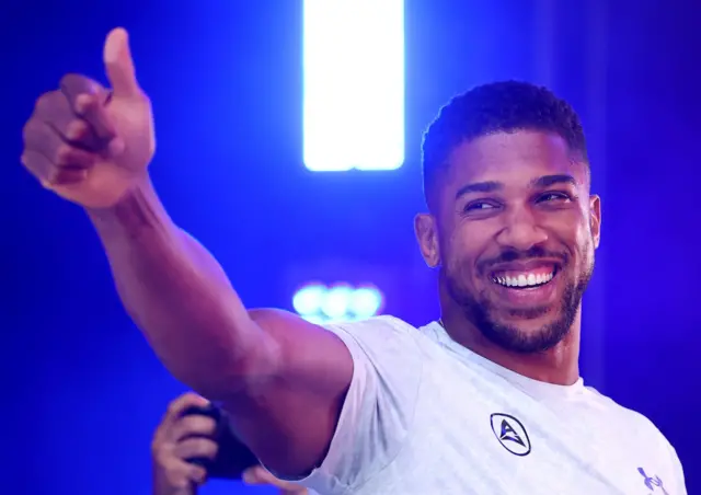 Anthony Joshua gives thumbs up