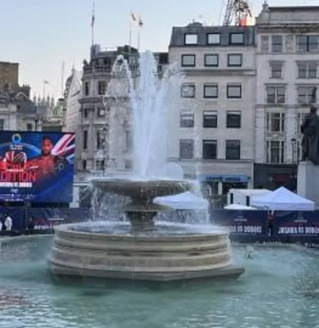 Trafalgar square fountain