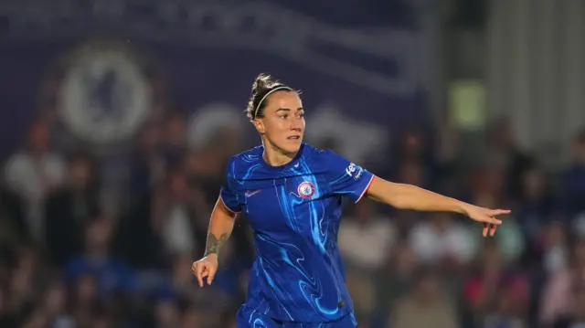 Lucy Bronze gestures an instruction to a teammate