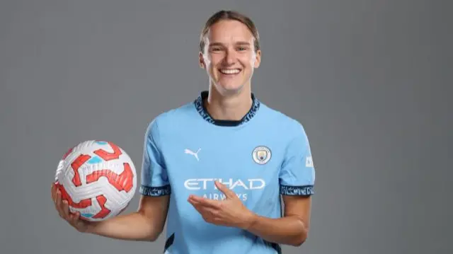 Vivianne Miedema smiles as she throws and catches a ball