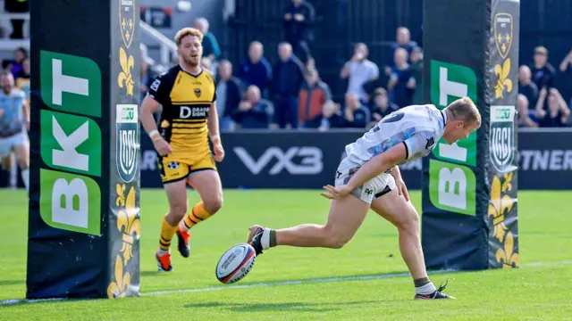 Keiran Williams scores for Ospreys