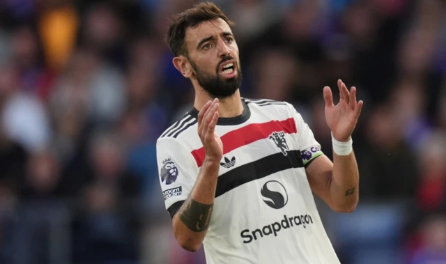 Manchester United's Bruno Fernandes rues a missed chance to score