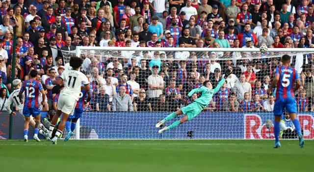 Alejandro Garnacho shot hits the crossbar