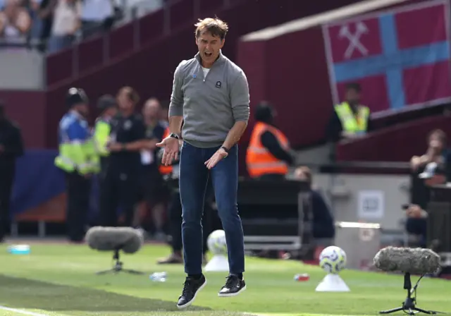 Julen Lopetegui, Manager of West Ham United, reacts