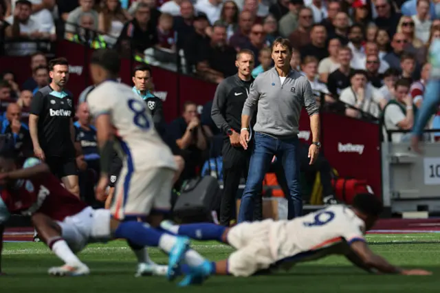 Julen Lopetegui (C) looks on