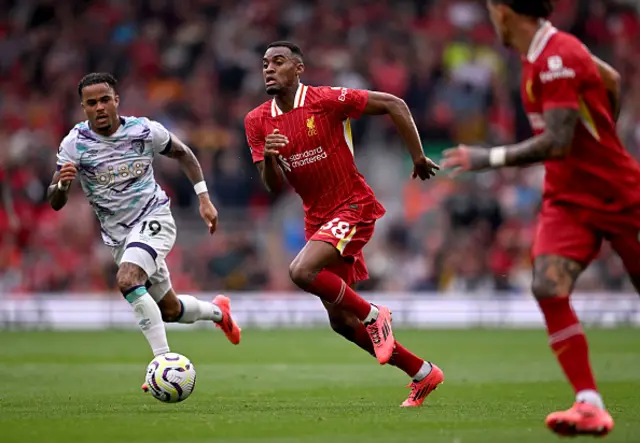 Ryan Gravenberch of Liverpool  runs with the ball