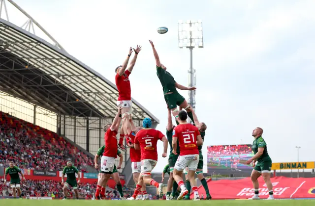 A Munster line-out against Connacht