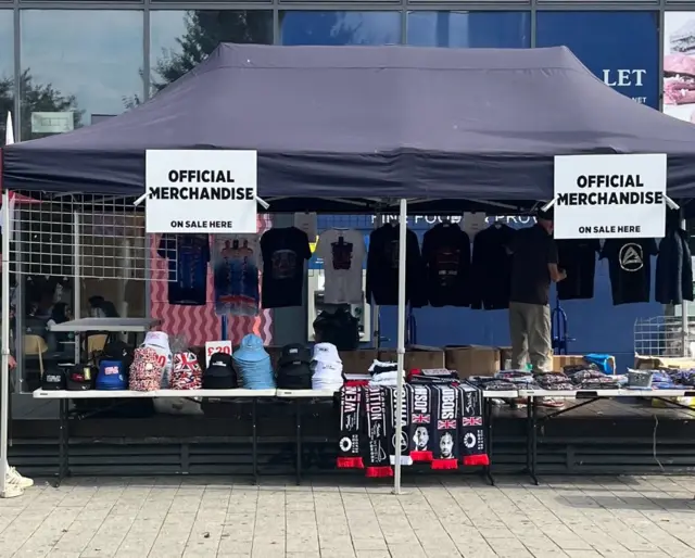 Half and half Dubois v Joshua scarves being sold outside Wembley