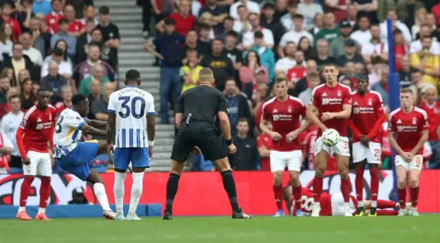 Welbeck's free kick with the Nottingham Forest wall