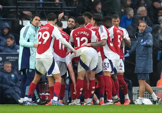 Arsenal players regroup