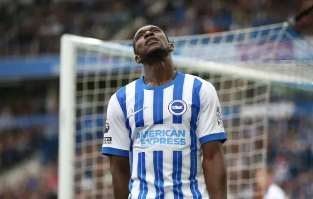 Welbeck reacts looking at the sky