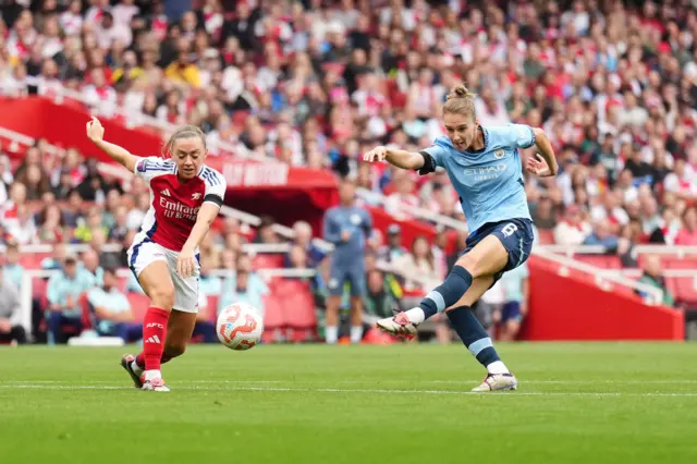 Miedema takes aim from range with their left foot