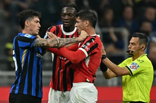 Inter Milan's Italian defender Alessandro Bastoni (L) fights with AC Milan's Spanish forward Alvaro Morata