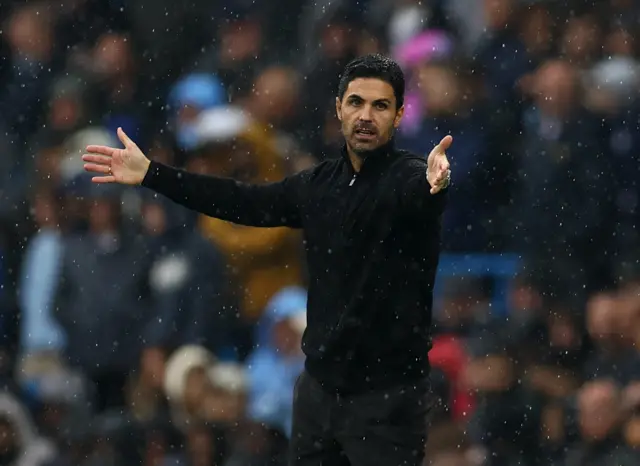 Arteta looks unhappy with his arms out