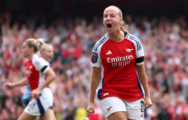 Mead roars to the crowd to celebrate her equaliser