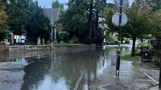 A different view of the Buckinghamshire road that has been flooded. It shows about 100 metres worth of flooding on the road.