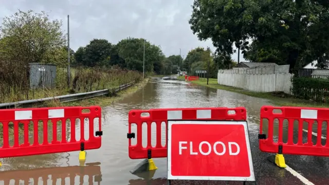 The road towards Whipsnade in Dunstable is flooded