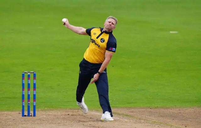 Timm van der Gugten bowling