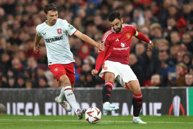 Youri Regeer runs for the ball against Bruno Fernandes