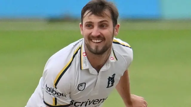 Ed Barnard bowling for Warwickshire